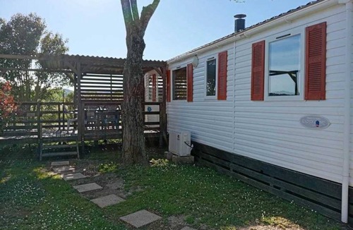 Massillargues-Attuech House | Camping 3 étoiles - Piscine - eebibh