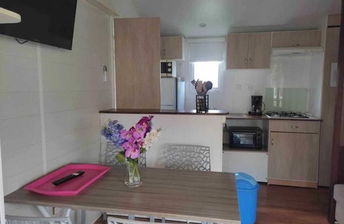 Massillargues-Attuech House | Camping 3 étoiles - Piscine - eebic0