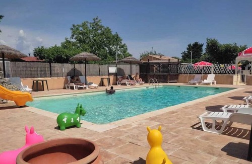Massillargues-Attuech House | Camping 3 étoiles - Piscine - eebic0