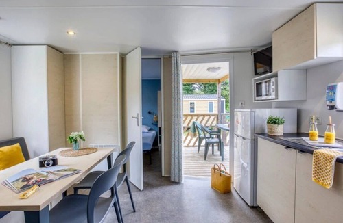 Nesles-la-Vallee House | Camping 4 étoiles - Piscine - ccbfgbc