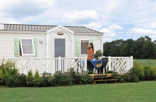 Lons-le-Saunier House | Camping 4 étoiles - Piscine - efa00a