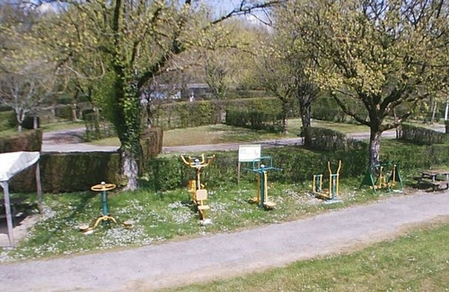 Lons-le-Saunier House | Camping 4 étoiles - Piscine - efa00a