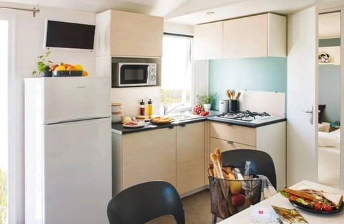 Lons-le-Saunier House | Camping 4 étoiles - Piscine - efa00c