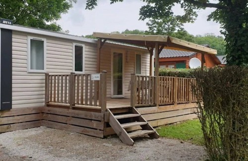 Lons-le-Saunier House | Camping 4 étoiles - Piscine - efa00c