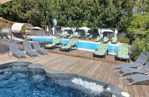 Paluds de Noves Ski Chalet | Camping 4 étoiles - Piscine - eehf0c