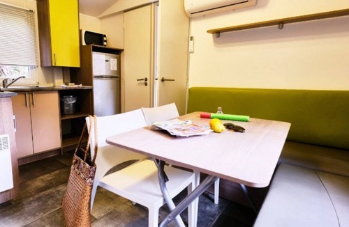 Orgon House | Camping 4 étoiles - Piscine - efahfa