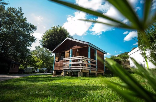 Navarrenx Ski Chalet | Camping Beau Rivage * - Chalet Malin 13m2 - 1 bedroom with toilet- shower to the sanitary of the campsite - 4 people