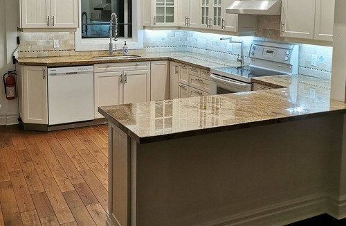 Whitchurch-Stouffville House | Camping staycation - secluded class A RV and trailer
