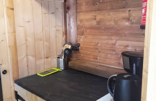 Les Vans Ski Chalet | Camping Castanhada* - 3-room cabin tent for 4 people