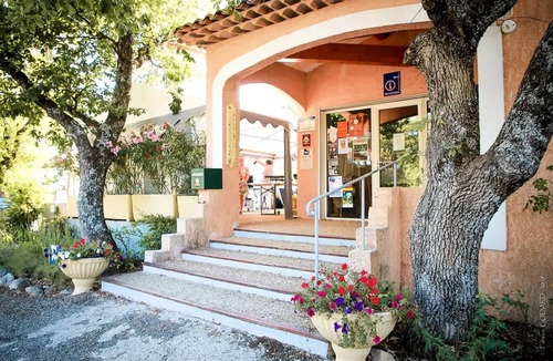 Banon House | Camping Flower l'Epi Bleu* - Mobile Home Standard 3 rooms 4 people with bathroom