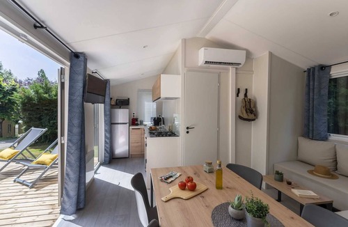 Castelnaud-la-Chapelle House | Camping 4 étoiles - Piscine - eeieab