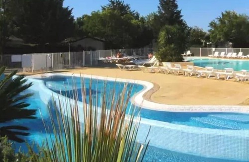 Gallargues-le-Montueux House | Camping Les Amandiers **** - Mobile Home 3 Rooms 4 Persons