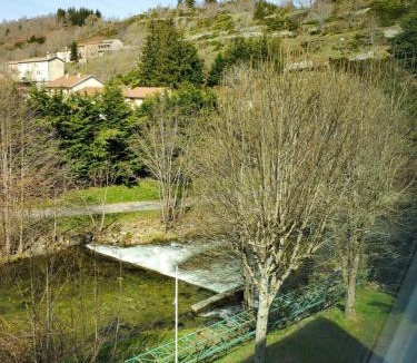 Saint-Cirgues-en-Montagne Hotel | Camping Hôtel Les Airelles Montagne Ardéchoise