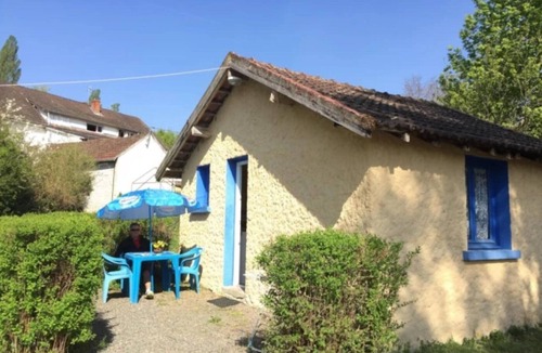 Saint-Honore-les-Bains House | Camping 3 étoiles - Piscine - eeebdc