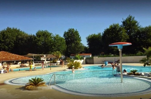 Sainte-Eulalie-en-Born House | Camping 3 étoiles - Parc aquatique - ccbfge0