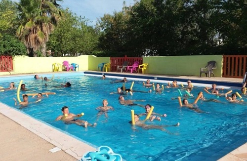 Villeneuve-les-Beziers House | Camping 4 étoiles - Piscine - ccaffce