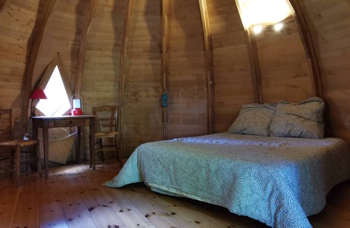 Saint-Aubin-le-Cloud Cabin | Camping La Chagnée - LE NID'GLOO