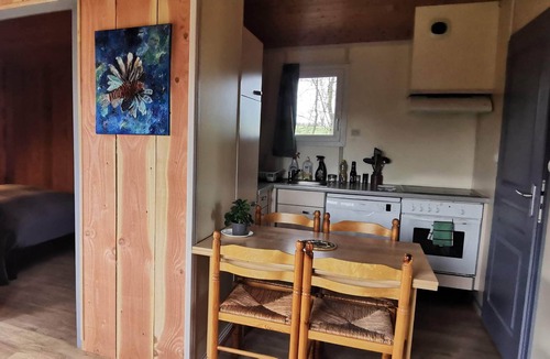 Saint-Aubin-le-Cloud Ski Chalet | Camping La Chagnée - Chalet rouge