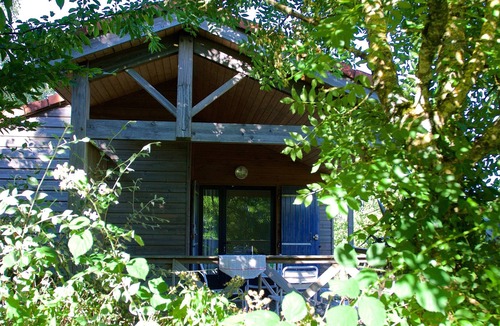 Saint-Aubin-le-Cloud Ski Chalet | Camping La Chagnée - Chalet rouge