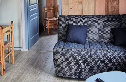 Saint-Aubin-le-Cloud Ski Chalet | Camping La Chagnée - Chalet Bleu