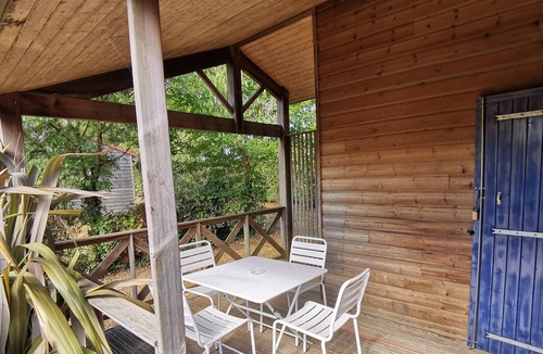 Saint-Aubin-le-Cloud Ski Chalet | Camping La Chagnée - chalet vert