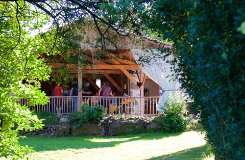 Saint-Aubin-le-Cloud Ski Chalet | Camping La Chagnée - chalet vert