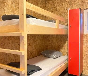 Angicourt Hostel | Camping la Faloise