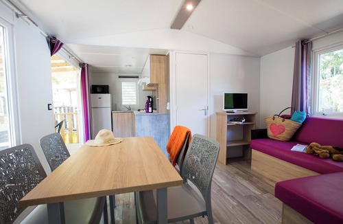 Joyeuse House | Camping La Nouzarède Lodge 2 rooms