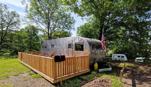 Saint-Medard-la-Rochette Other | CAMPING LA PERLE