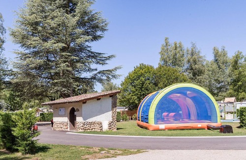 Vernioz House | Camping Le Bontemps ****: an idyllic and green setting