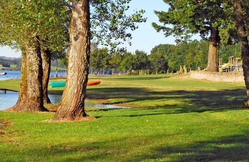 Canet-de-Salars Ski Chalet | Camping Le Caussanel ****: on the shores of Lake Pareloup