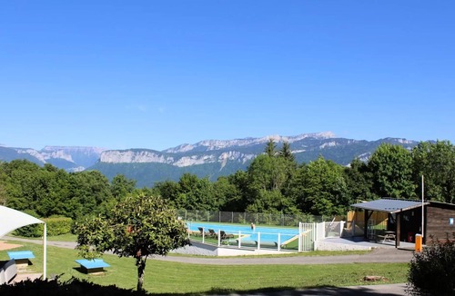 Miribel-les-Echelles Ski Chalet | Camping Le Balcon de Chartreuse* - Chalet Bouton d'Or 4 People