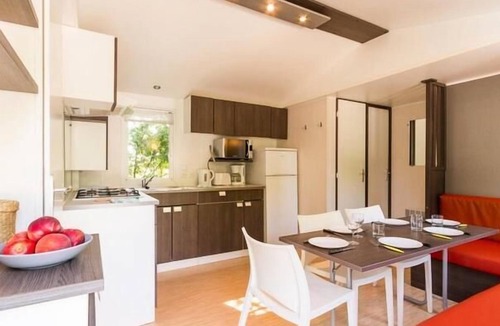Ingrandes House | Camping Le Petit Trianon **** - Mobile Home 4 Rooms 6 People Premium