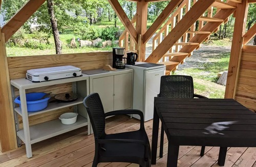 Belloc Cabin | Camping le Roc del Rey* - 2-room cabin on stilts for 2 people Without sanitary facilities