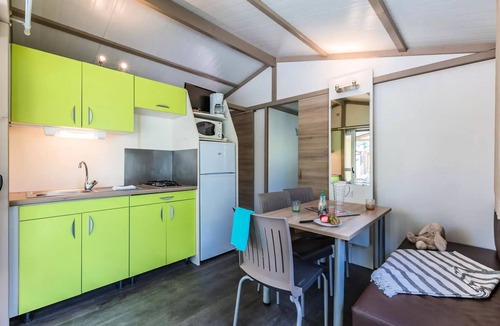 Saint-Cyprien Plage Ski Chalet | Camping Le Soleil de la Méditerranée * - Chalet Comfort 3 rooms 4 adults + 2 children with air conditioning - TV