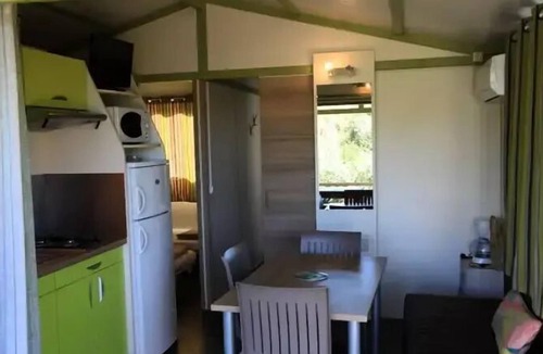 Saint-Cyprien Plage Ski Chalet | Camping Le Soleil de la Méditerranée * - Chalet Comfort 3 rooms 4 adults + 2 children with air conditioning - TV