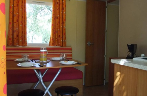 Junas House | Camping les Chênes* - Mobile home Garrigue 3 Rooms 4 People Air Conditioned Without Sanitary