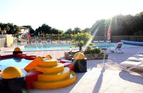 Junas House | Camping les Chênes* - Mobile home Garrigue 3 Rooms 4 People Air Conditioned Without Sanitary