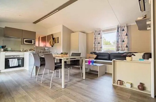 Laroque-des-Alberes House | Camping Les Albères * - Mobile Home Trio Premium 4 Rooms 6 People Jacuzzi + Air Conditioning + TV