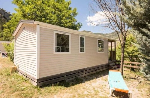 Orpierre House | Camping les Princes d'Orange* - Loggia Confort 3 room apartment for 4 people Mountain view Air-conditioned