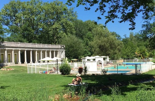 Montjoie-en-Couserans House | Camping - Piscine - ccbaied