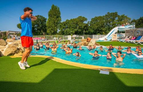 Ambon Other | Camping - Parc aquatique - ccafh0f