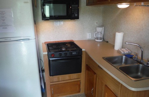 Mulkeytown RV Rental | Camping with out the hassle! Smart TV and 50 Mbps Wi-Fi!