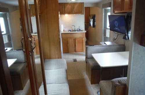Mulkeytown RV Rental | Camping with out the hassle! Smart TV and 50 Mbps Wi-Fi!