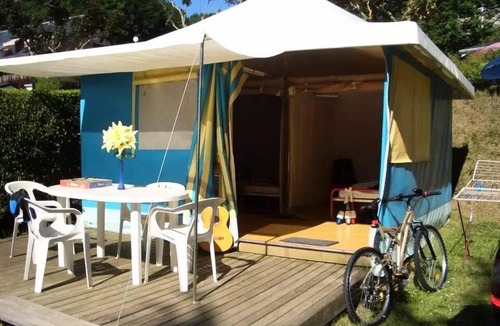Salles-Curan House | Campsite Beau-Rivage * - FAMILY Cottage "LAC VIEW" (covered terrace) new in 2022 4 to 7 people - 4 people. included in the price