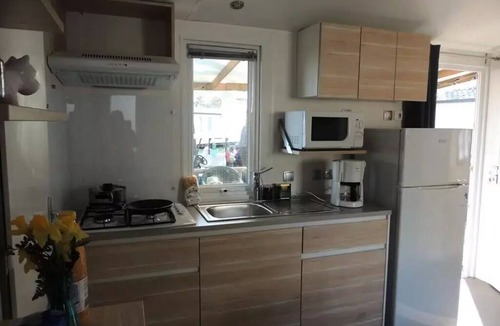 Boisseron House | Campsite Domaine de Gajan * - Mobile home Comfort TRIBU 32m2 CLIMATE (3 bedrooms) - covered terrace TV INCLUSE arv/departure Saturday 6 people