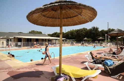 Boisseron House | Campsite Domaine de Gajan * - Mobile home Comfort TRIBU 32m2 CLIMATE (3 bedrooms) - covered terrace TV INCLUSE arv/departure Saturday 6 people