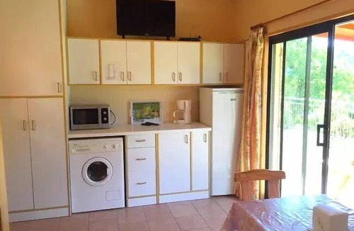 Saint-Rome-de-Tarn Villa | Campsite La Cascade * - House-Chalet 45m² n°207 6 people Comfortable - TV - Washing machine - D/D deckchairs 6 people