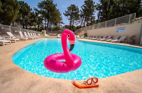 Mondragon House | Campsite La Pinède in Provence * - Mobile Home Aneth 3 Rooms 4 People