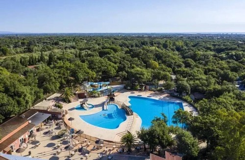 Argeles-sur-Mer Ski Chalet | Campsite le Bois Fleuri * - 4-room chalet 4 adults + 2 children 2 bathrooms Air-conditioned